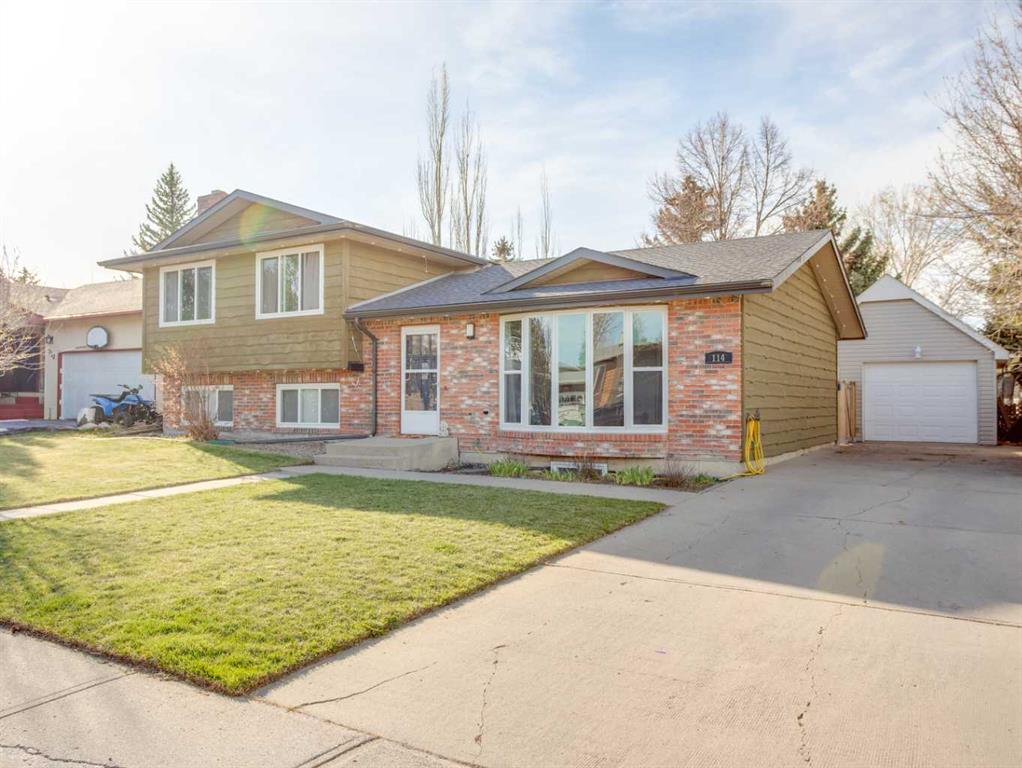 Picture of 114 Laval Court W, Lethbridge Real Estate Listing