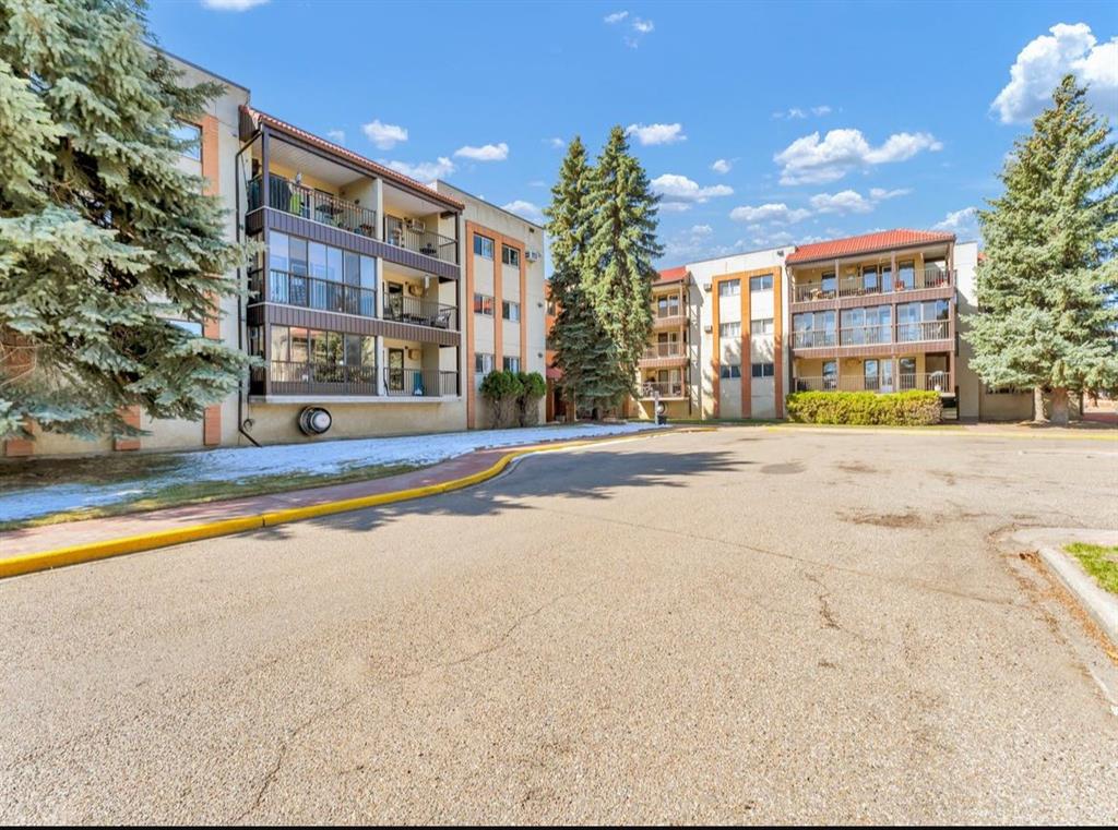 Picture of 127, 1480 Southveiw Drive SE, Medicine Hat Real Estate Listing
