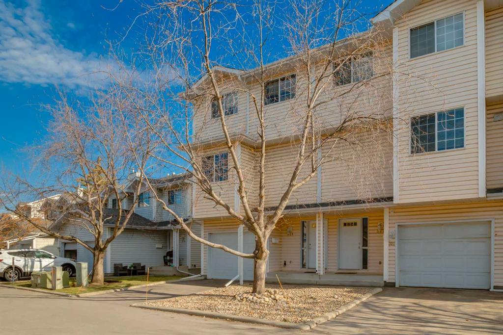 Picture of 318 Hawkstone Manor NW, Calgary Real Estate Listing