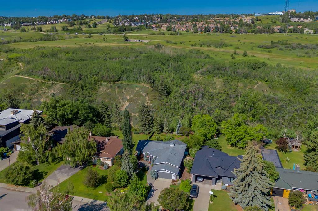 Picture of 333 Wildwood Drive SW, Calgary Real Estate Listing