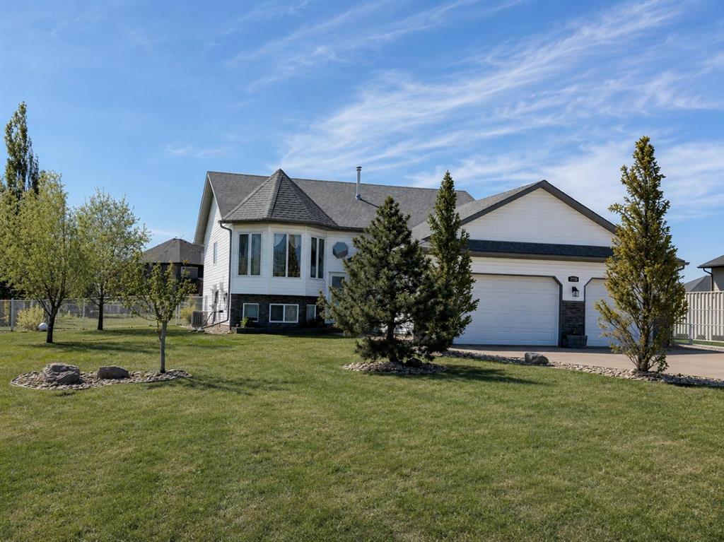 Picture of 7733 Abbey Lane , Rural Grande Prairie No. 1, County of Real Estate Listing