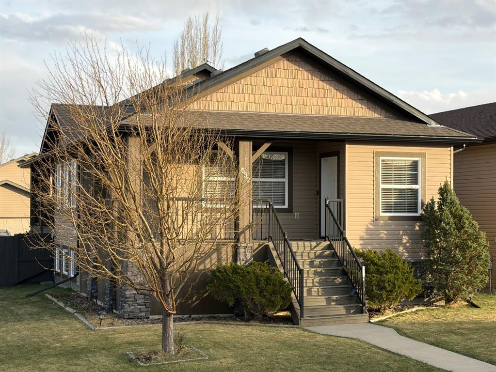 Picture of 532 Sunridge Crescent W, Lethbridge Real Estate Listing