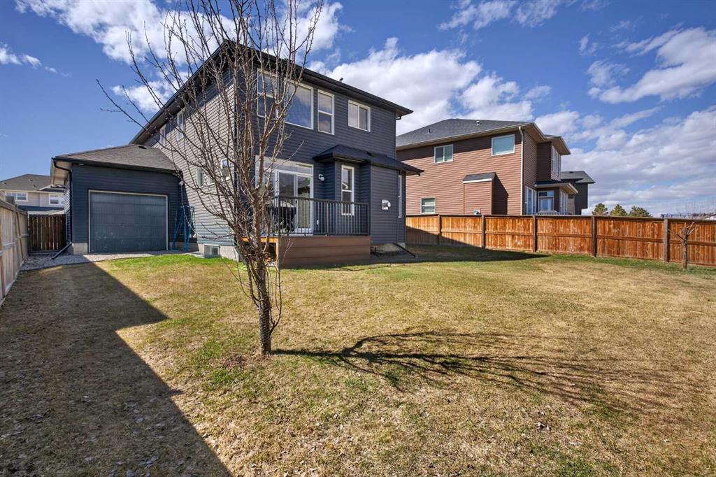 Picture of 131 Ravenscroft Close SE, Airdrie Real Estate Listing