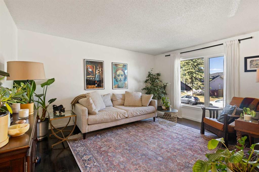 Picture of 49 Castlebrook Way NE, Calgary Real Estate Listing