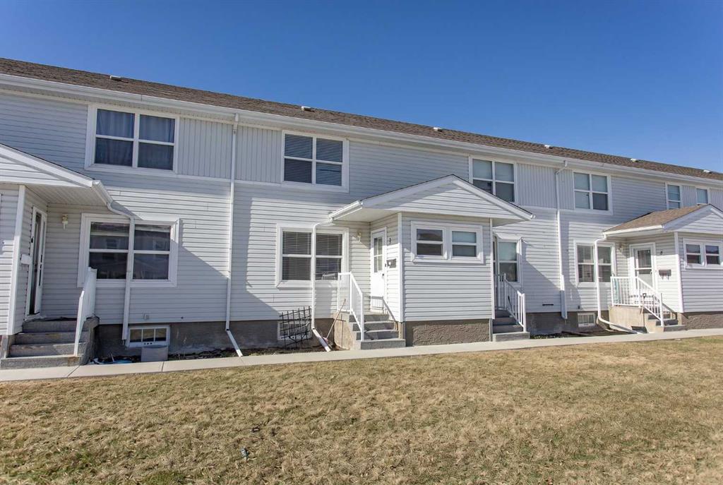 Picture of 5 Poplar Crescent , Springbrook Real Estate Listing
