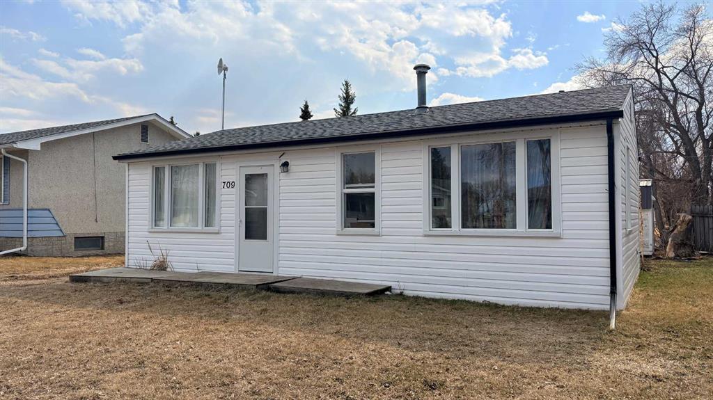 Picture of 709 7 Avenue , Wainwright Real Estate Listing