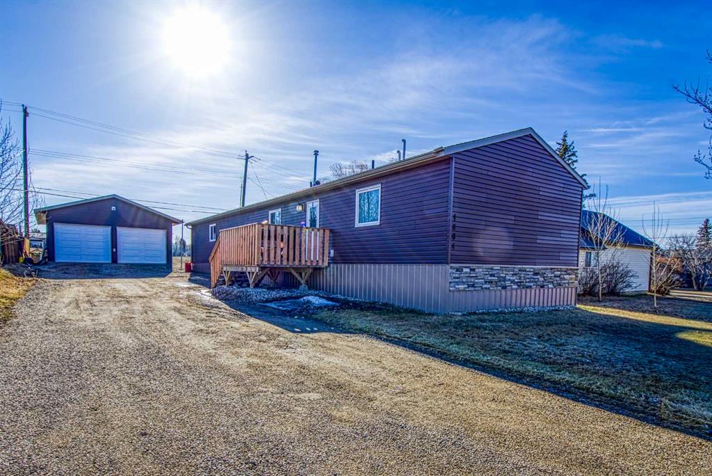 Picture of 1004 6th Avenue , Beaverlodge Real Estate Listing