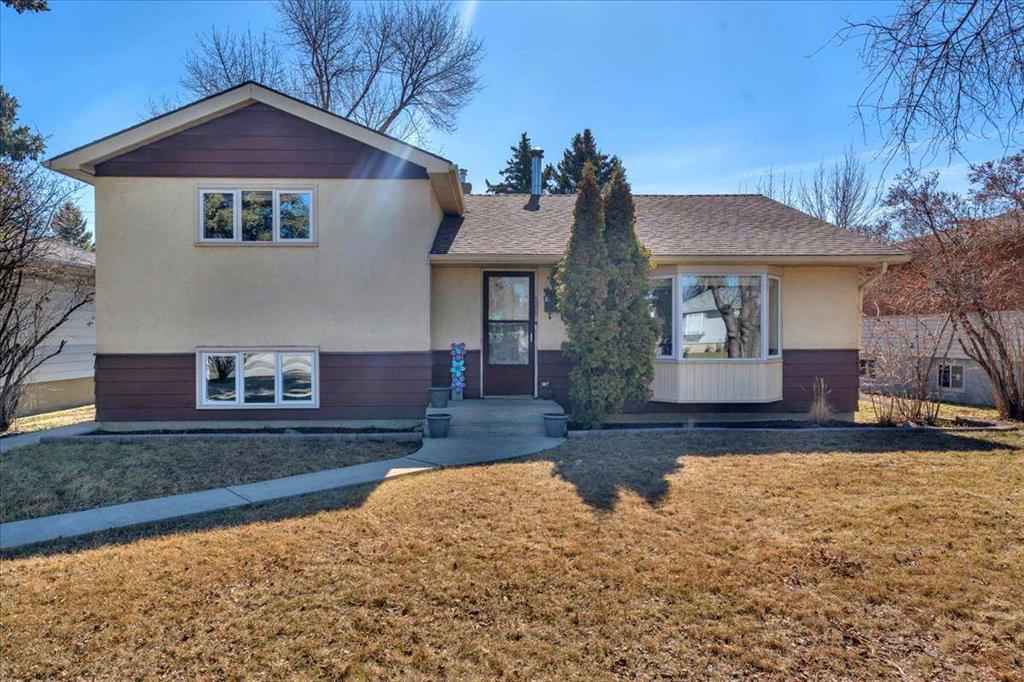 Picture of 568 Northmount Drive NW, Calgary Real Estate Listing