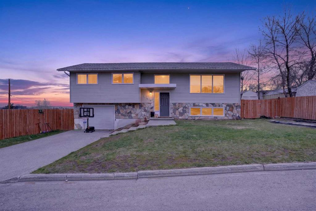 Picture of 943 East Avenue , Pincher Creek Real Estate Listing