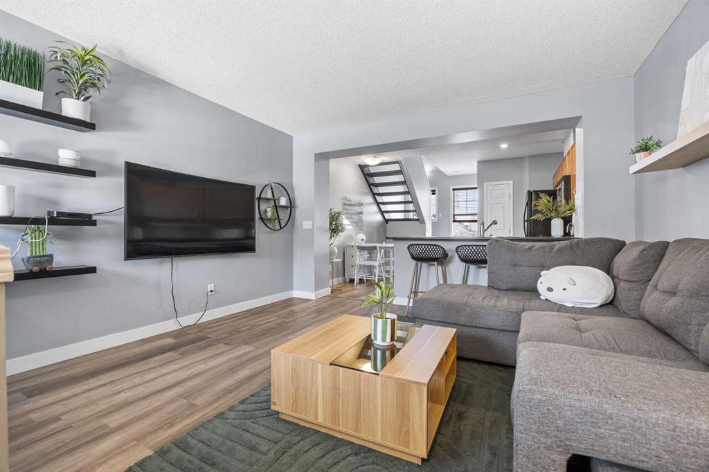 Picture of 3065 New Brighton Gardens SE, Calgary Real Estate Listing