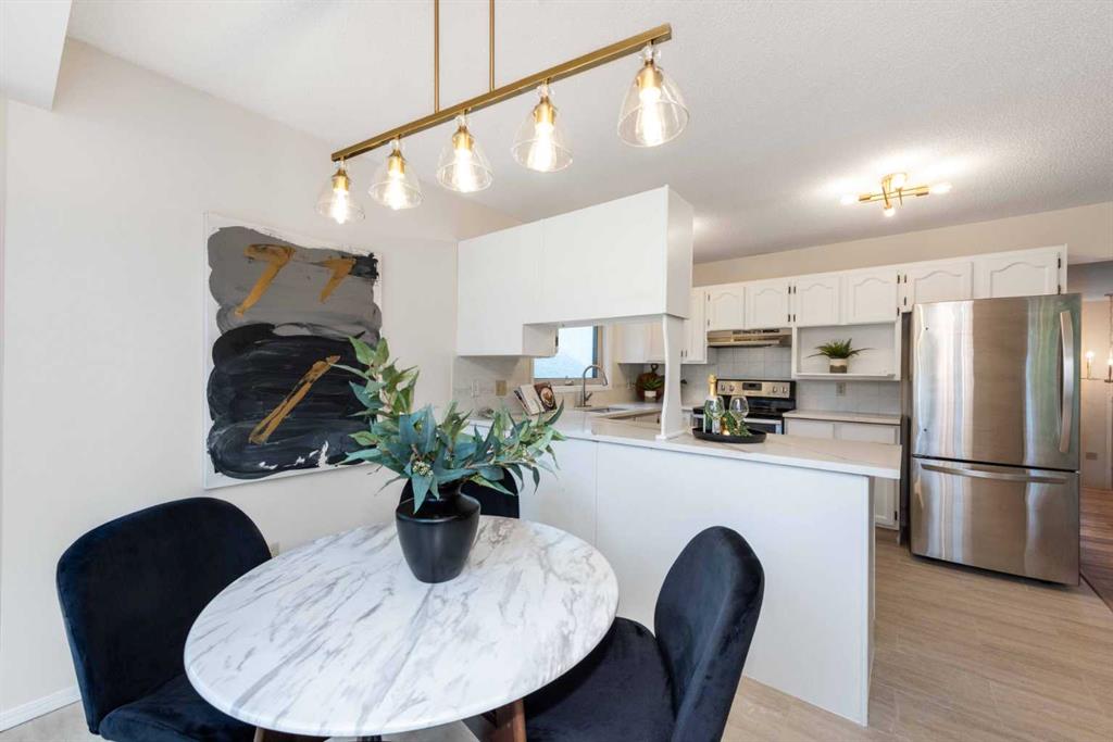 Picture of 47 Hawkstone Drive NW, Calgary Real Estate Listing