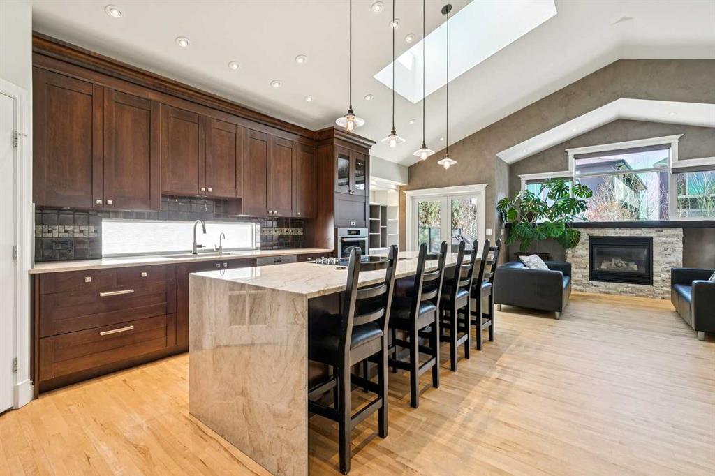 Picture of 367 Discovery Place SW, Calgary Real Estate Listing