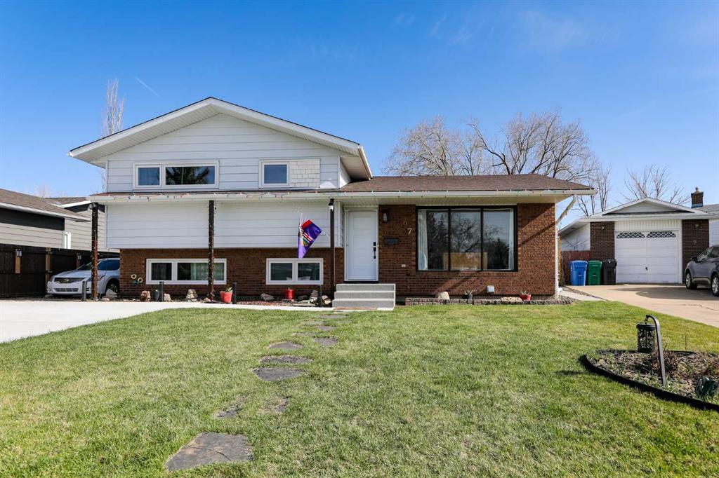 Picture of 97 Laval Court W, Lethbridge Real Estate Listing