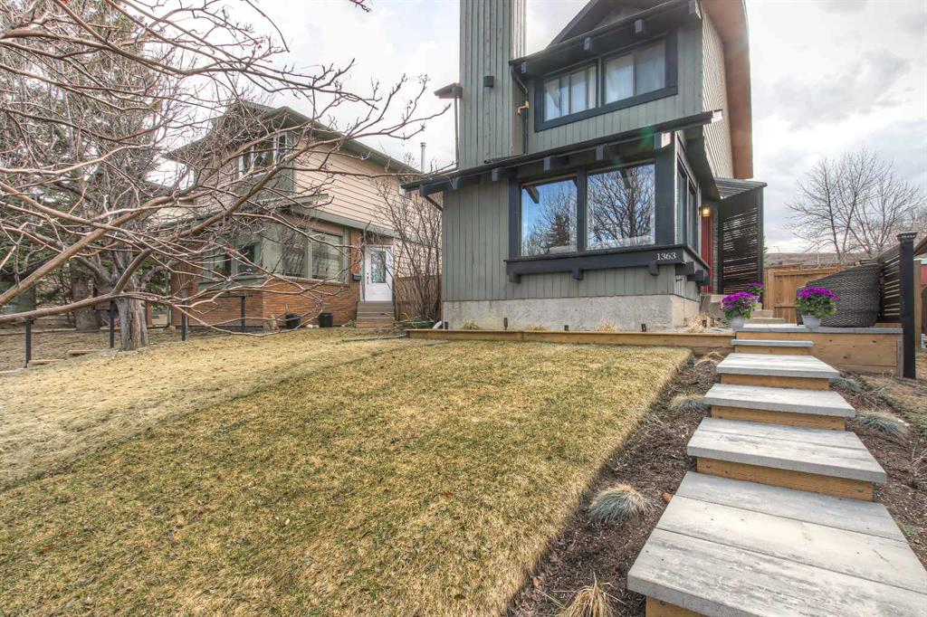 Picture of 1363 Berkley Drive NW, Calgary Real Estate Listing