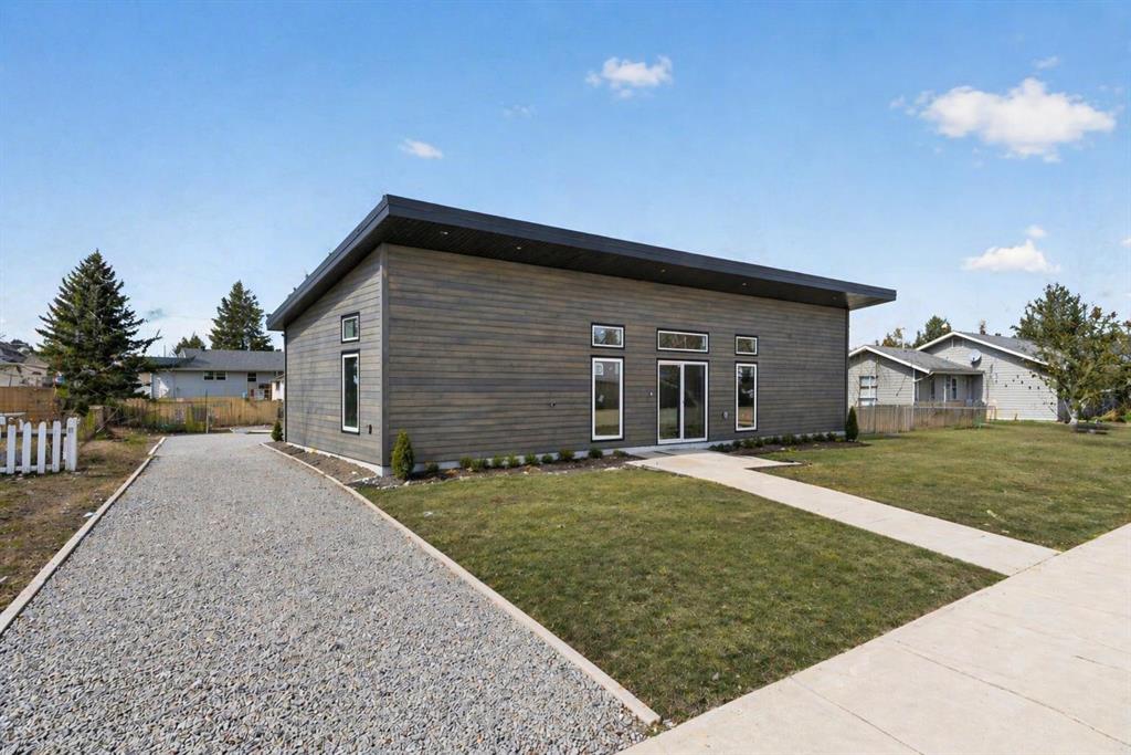 Picture of #14, 320 7 Avenue NE, Three Hills Real Estate Listing
