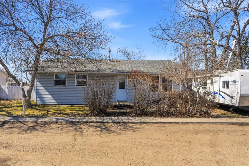 Picture of #33, 320 7 Avenue NE, Three Hills Real Estate Listing