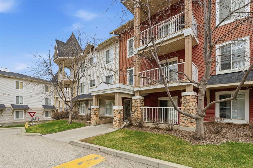 Picture of 7206, 70 Panamount Drive NW, Calgary Real Estate Listing