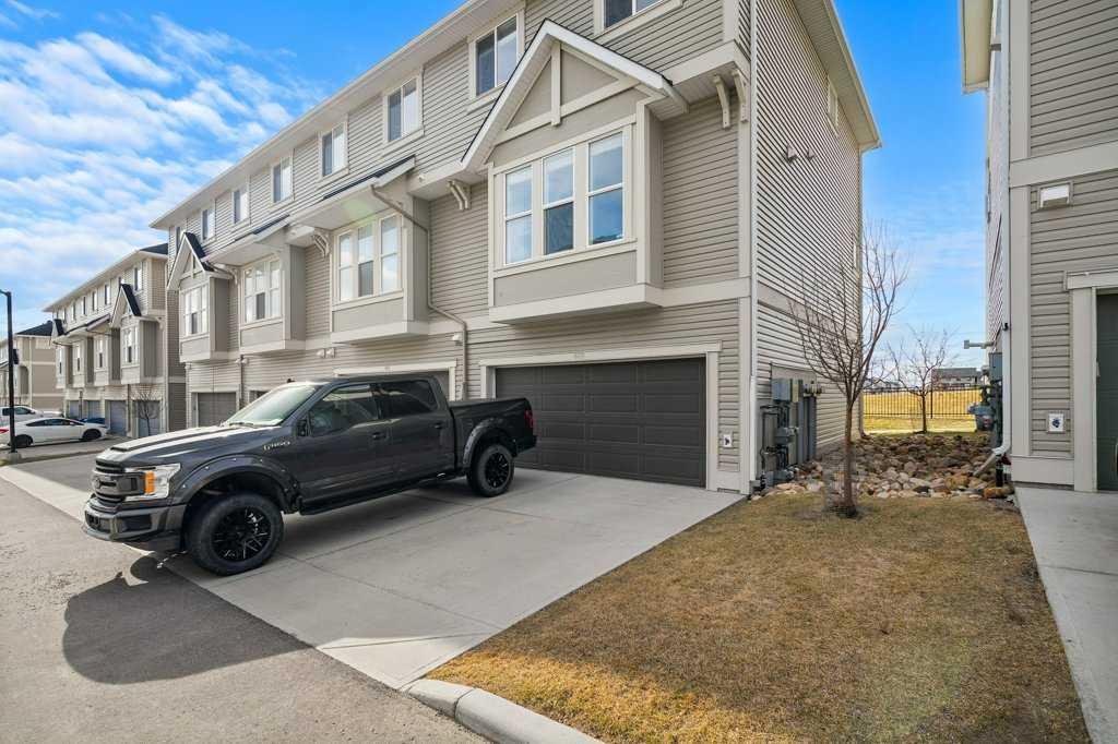 Picture of 409 South Point Lane SW, Airdrie Real Estate Listing