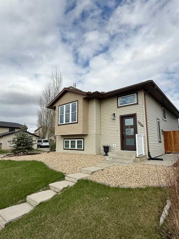 Picture of 1004, 13 Street  SE, High River Real Estate Listing