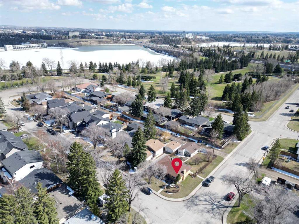 Picture of 2043 57 Avenue SW, Calgary Real Estate Listing