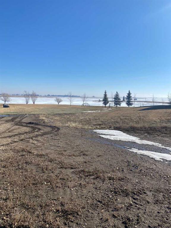 Picture of 15 Kingfisher Estates Drive , Lake Newell Resort Real Estate Listing