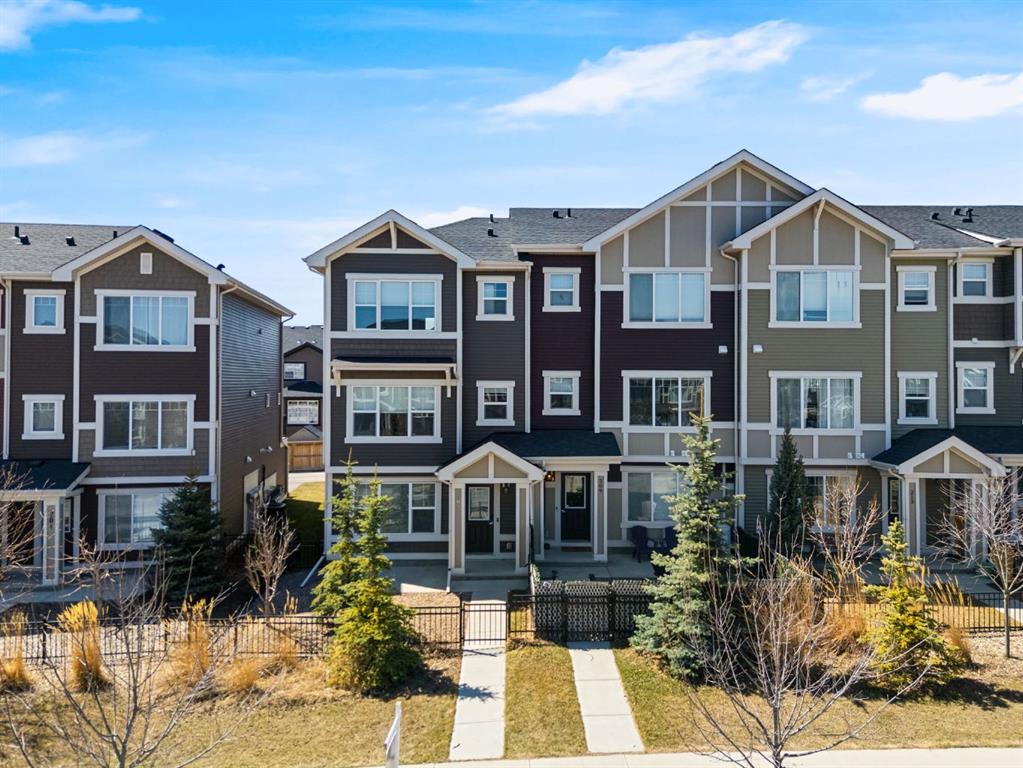 Picture of 205 Sundown Road , Cochrane Real Estate Listing