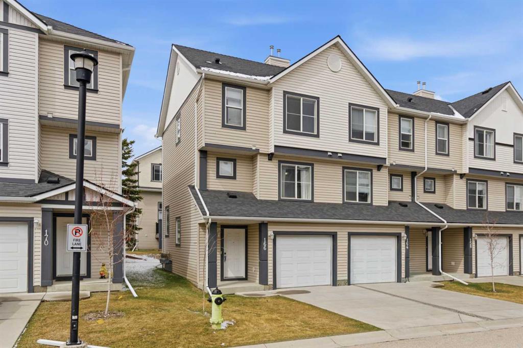 Picture of 166 Everhollow Heights SW, Calgary Real Estate Listing