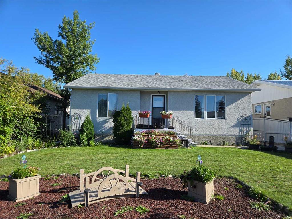 Picture of 305 3 Street S, Vulcan Real Estate Listing