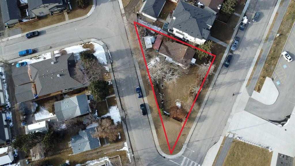 Picture of 2103 Mackay Road NW, Calgary Real Estate Listing
