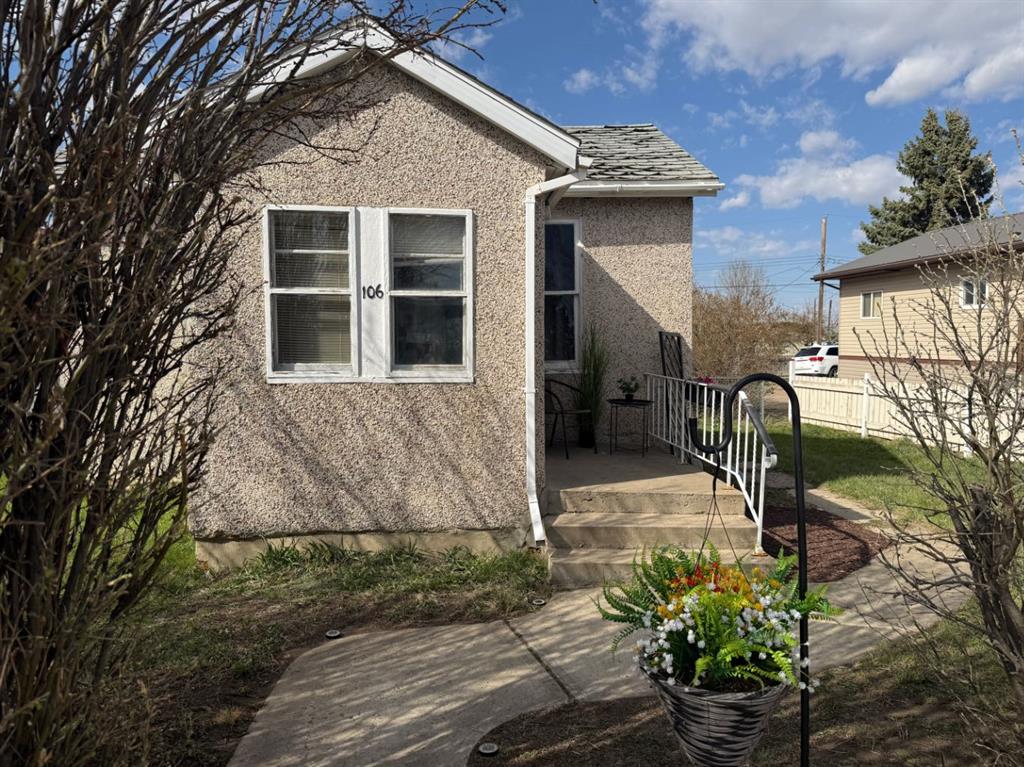 Picture of 106 2 Avenue E, Bow Island Real Estate Listing