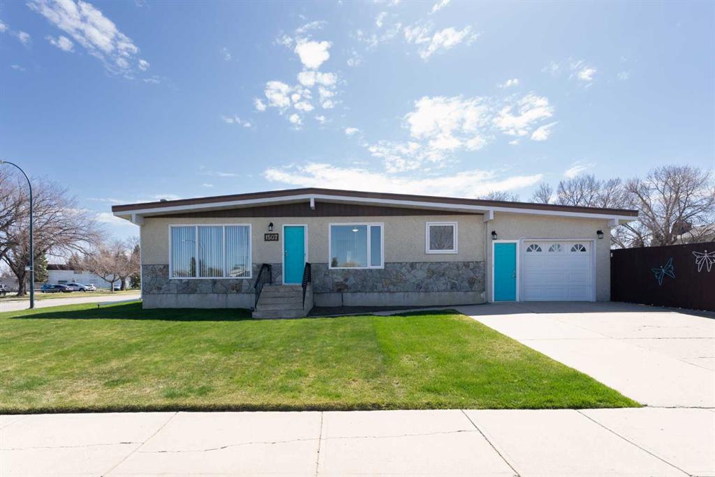 Picture of 1507 Ashgrove Road S, Lethbridge Real Estate Listing