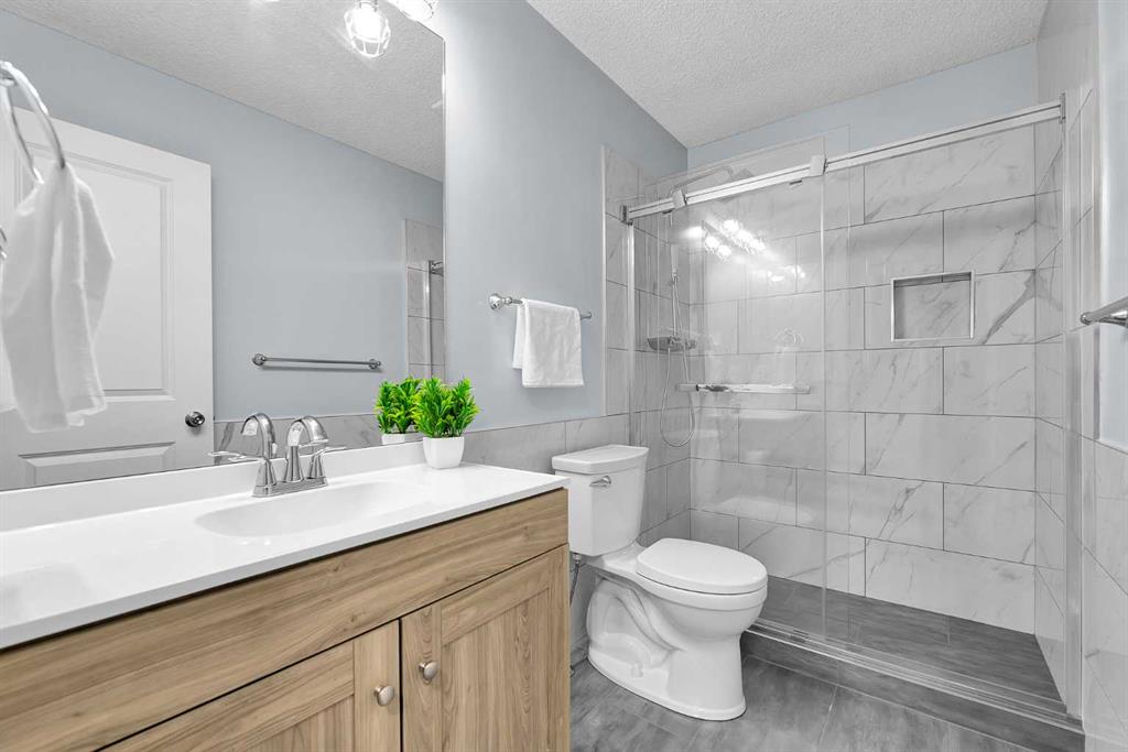 Picture of 1427 Erin Drive SE, Airdrie Real Estate Listing