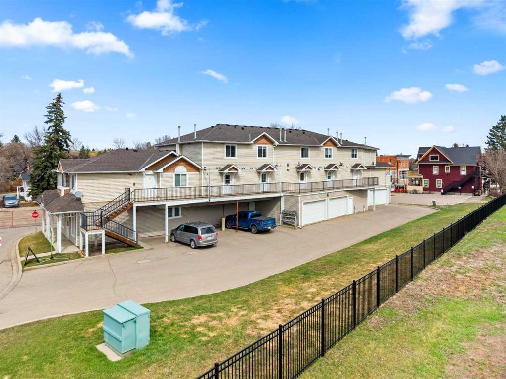 Picture of 207, 45 N Railway Street , Okotoks Real Estate Listing