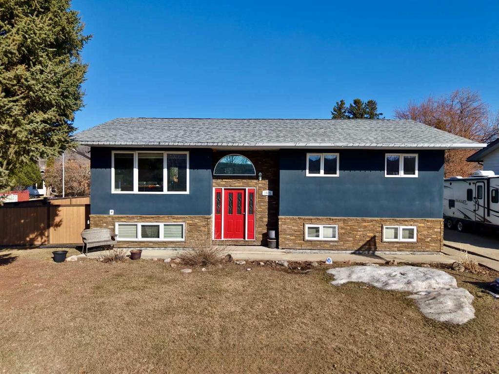 Picture of 7901 94 Street , Peace River Real Estate Listing