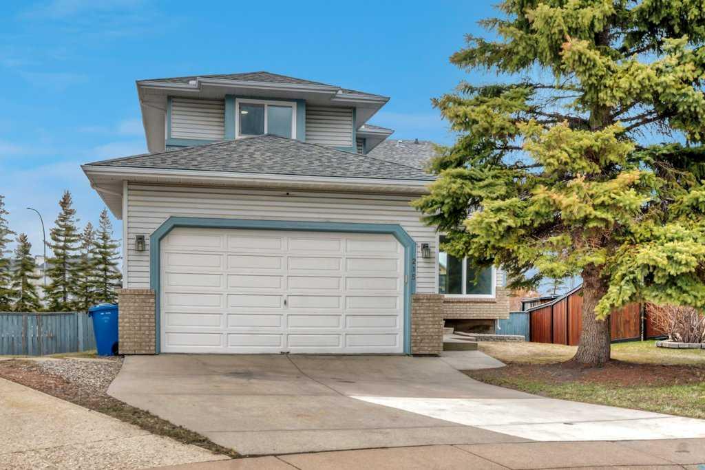 Picture of 215 Hawktree Circle NW, Calgary Real Estate Listing