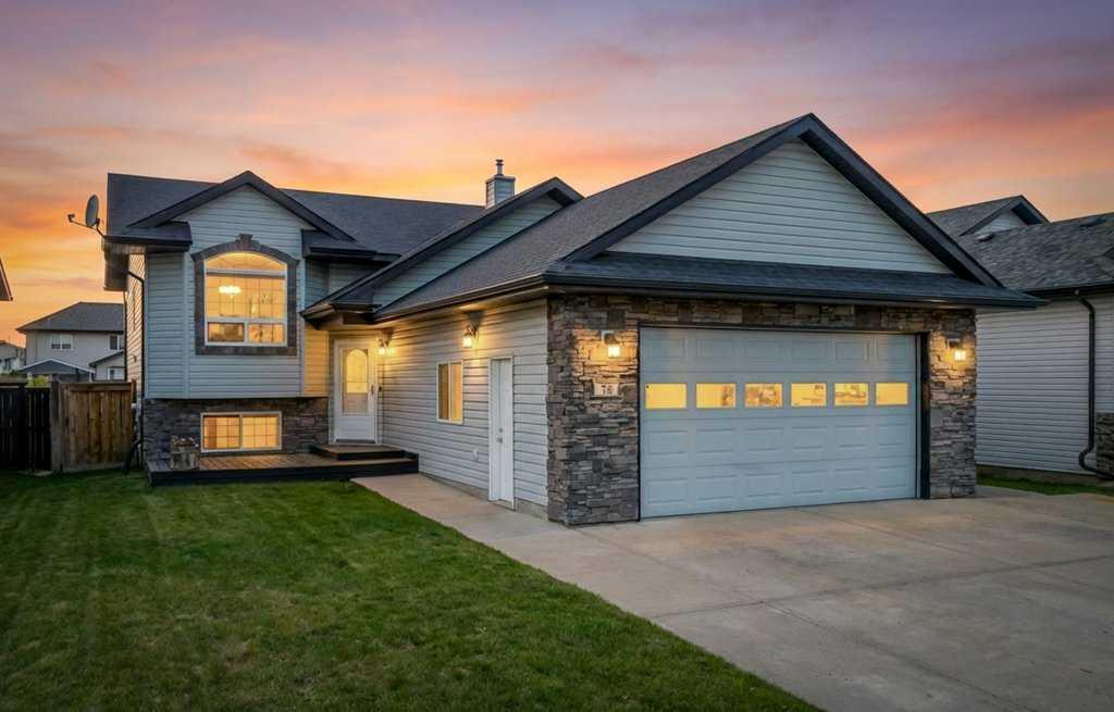 Picture of 78 Lakeway Boulevard , Sylvan Lake Real Estate Listing