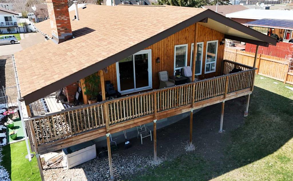 Picture of 410 Mitchell Street SE, Redcliff Real Estate Listing