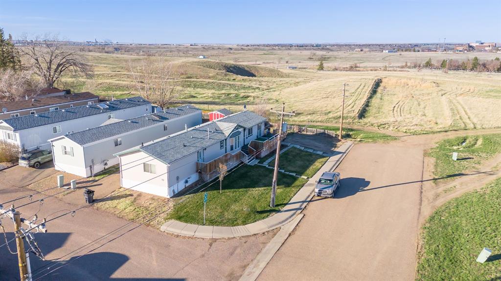 Picture of 20 Oxford Lane SW, Medicine Hat Real Estate Listing