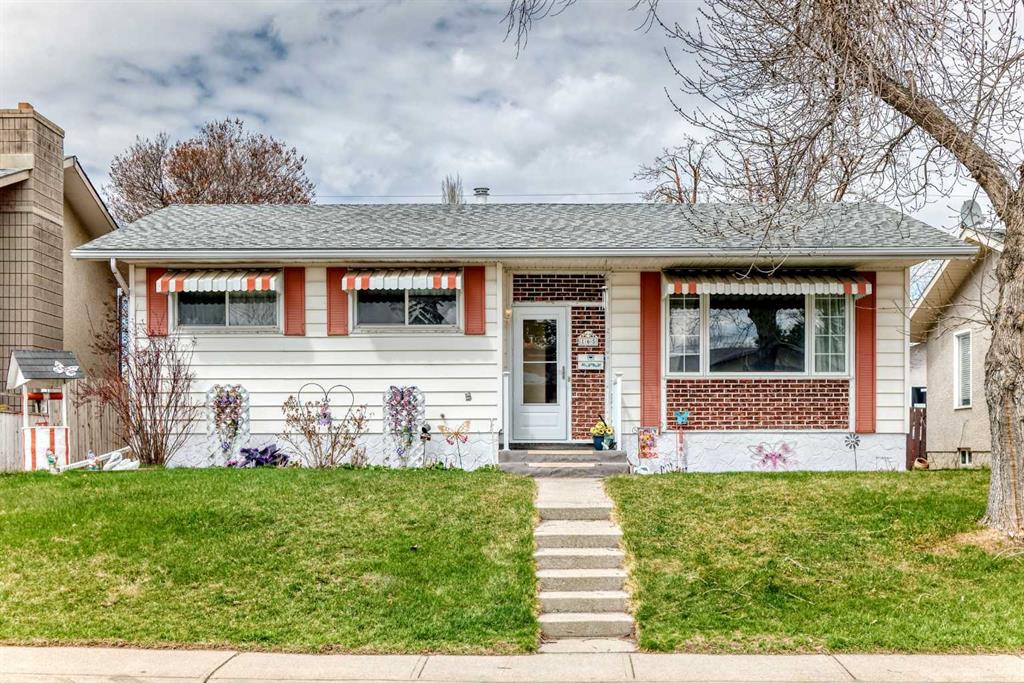 Picture of 165 Marbrooke Circle NE, Calgary Real Estate Listing