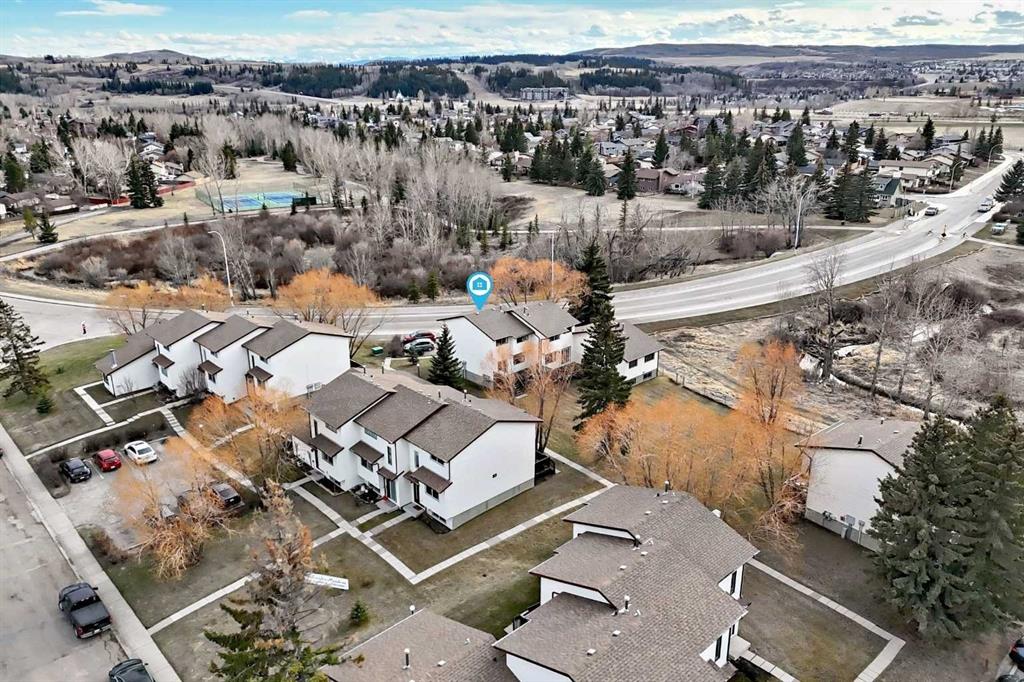 Picture of 3, 73 Glenbrook Crescent , Cochrane Real Estate Listing