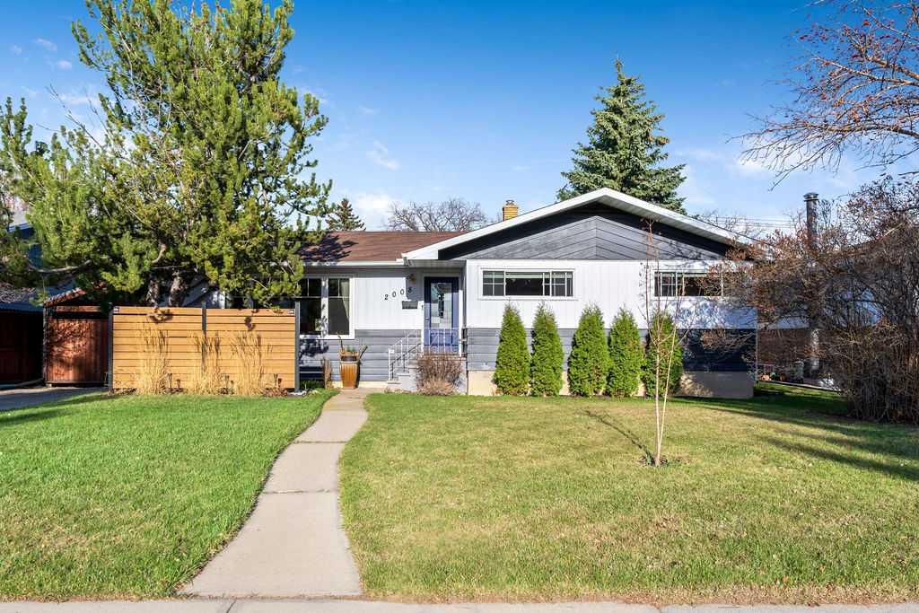 Picture of 2008 Georgia Street SW, Calgary Real Estate Listing