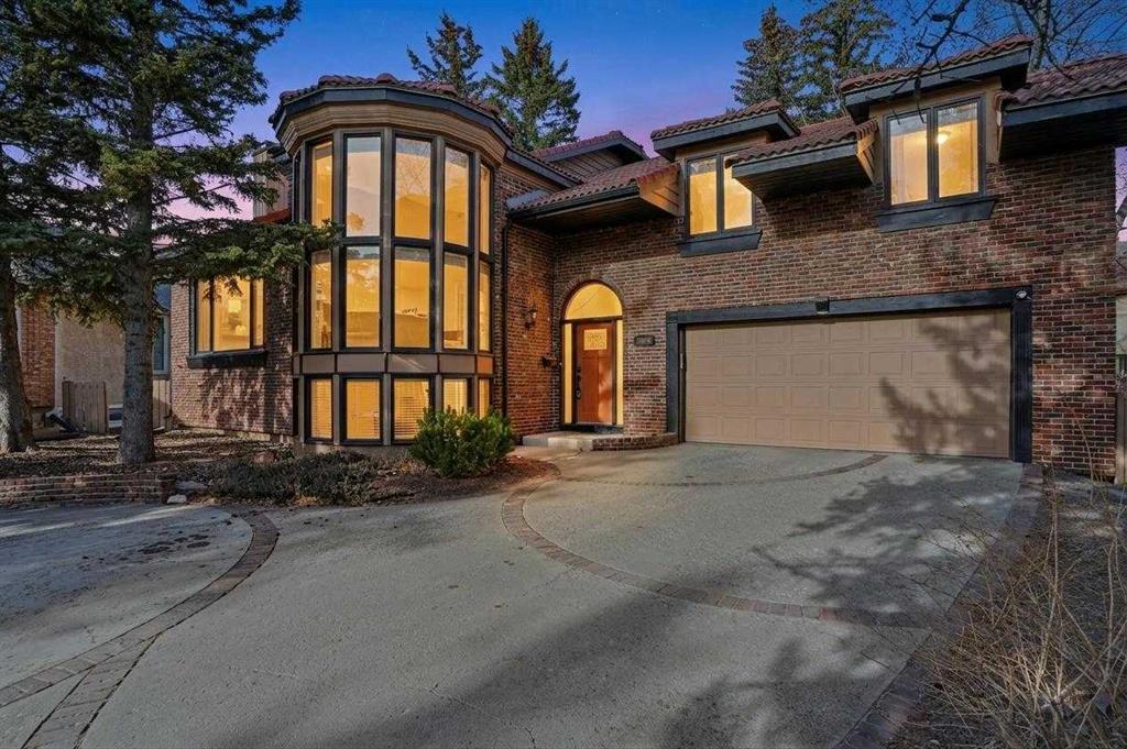 Picture of 311 Coach Light Bay SW, Calgary Real Estate Listing