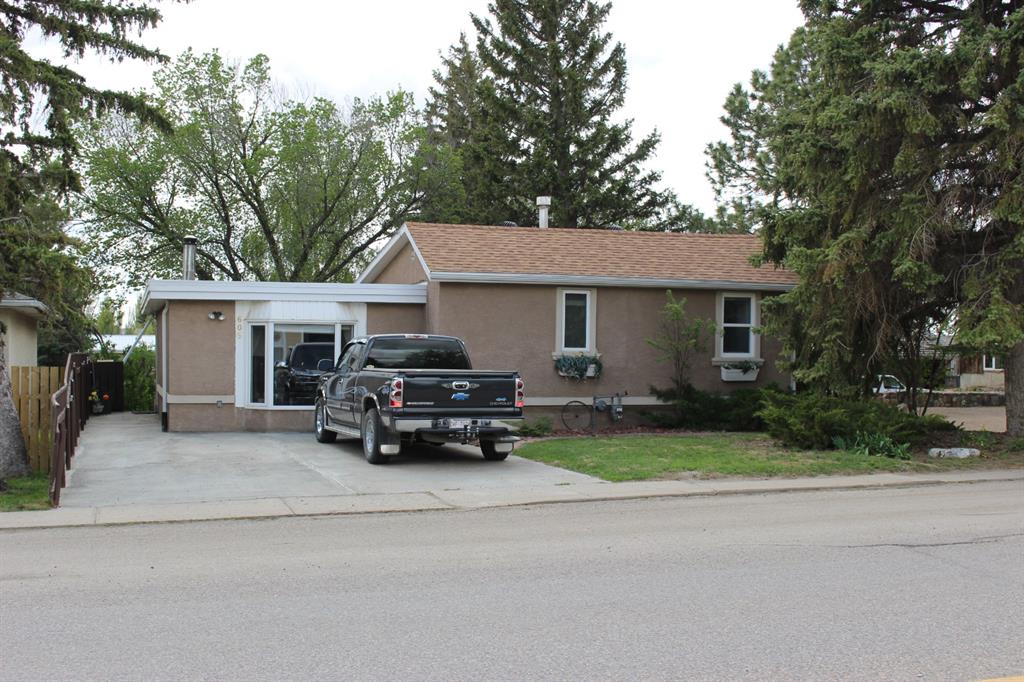 Picture of 605 Rogers Avenue , Picture Butte Real Estate Listing