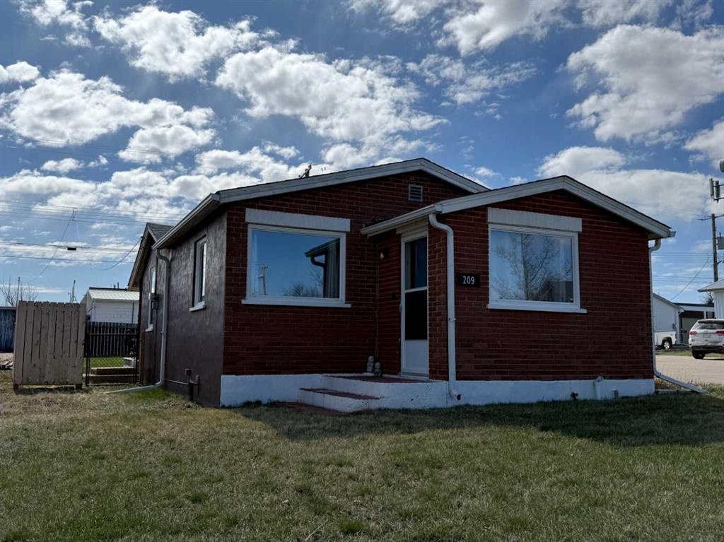 Picture of 209 1 Street N, Vulcan Real Estate Listing