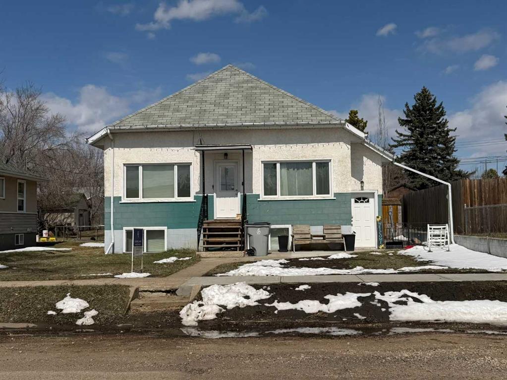 Picture of 830 6 Avenue , Wainwright Real Estate Listing