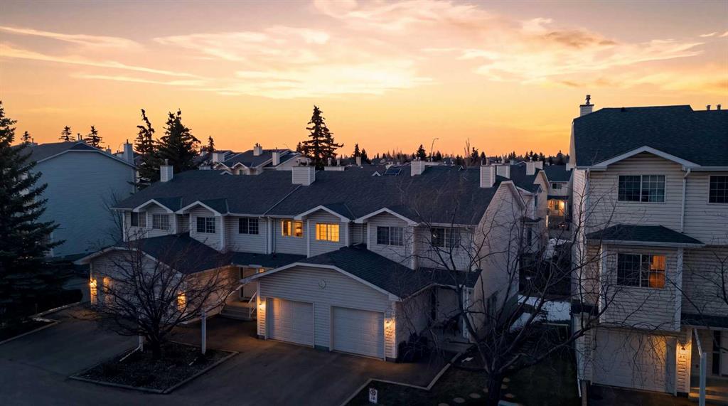 Picture of 310 HAWKSTONE Manor NW, Calgary Real Estate Listing