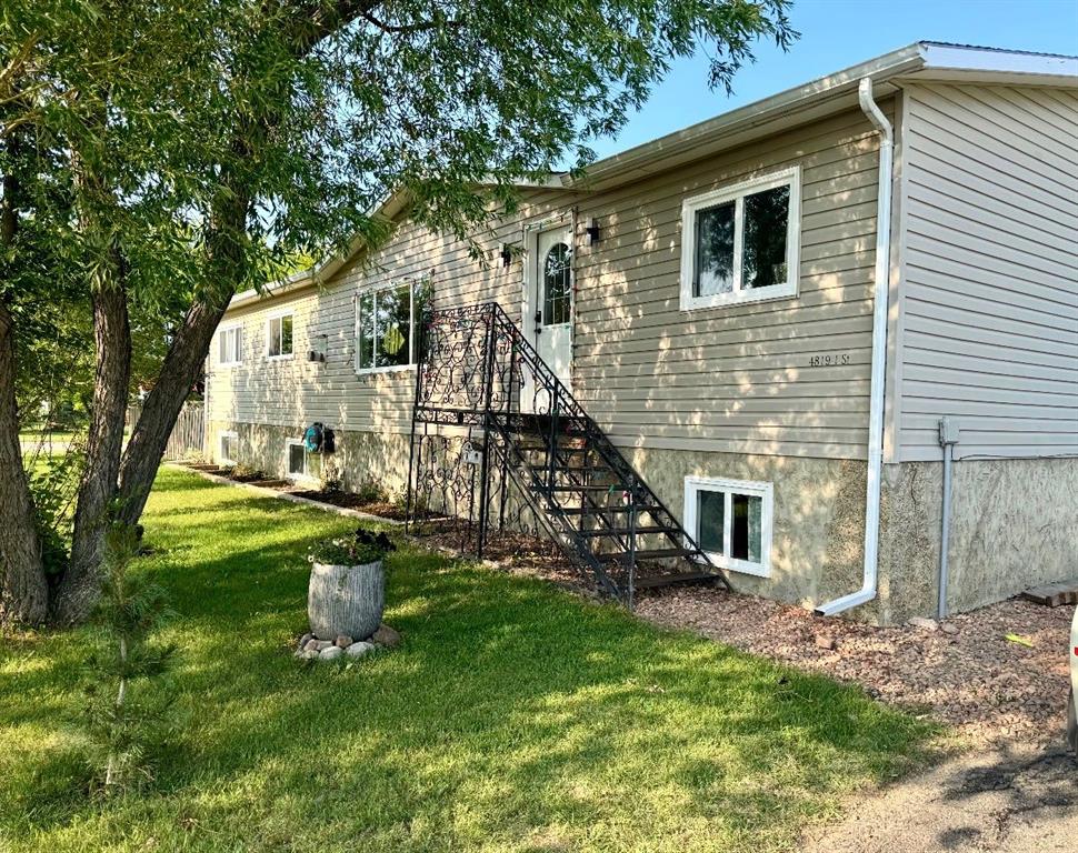 Picture of 4819 1 Street , Donnelly Real Estate Listing