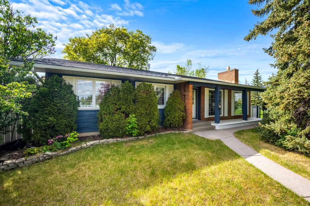 Picture of 235 Lake Rosen Crescent SE, Calgary Real Estate Listing