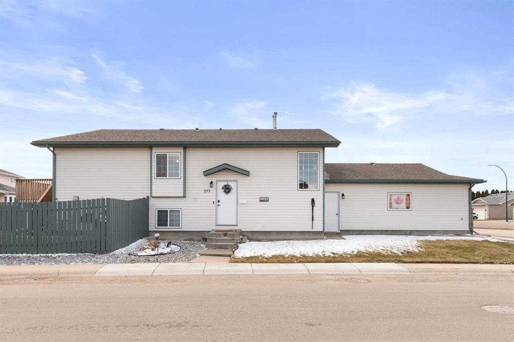 Picture of 277 Stratton Way SE, Medicine Hat Real Estate Listing