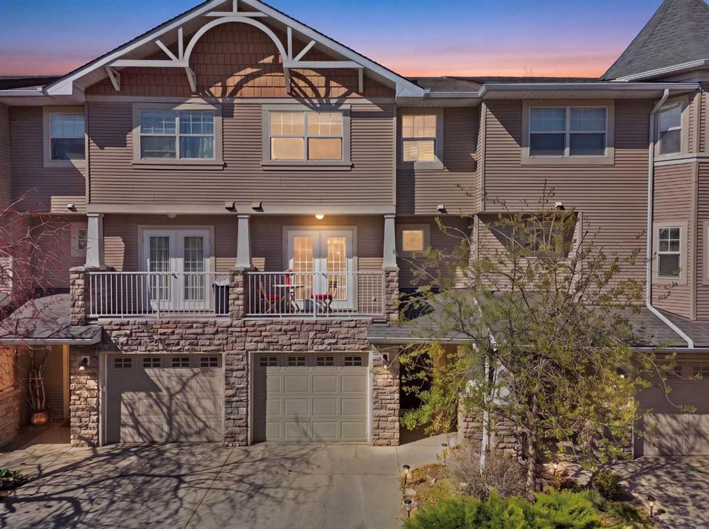 Picture of 302 Inglewood Grove SE, Calgary Real Estate Listing